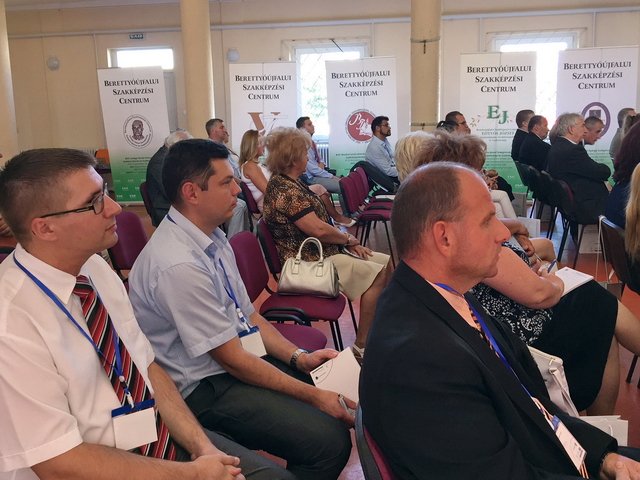 A szakképzési intézményrendszer átfogó fejlesztése 12